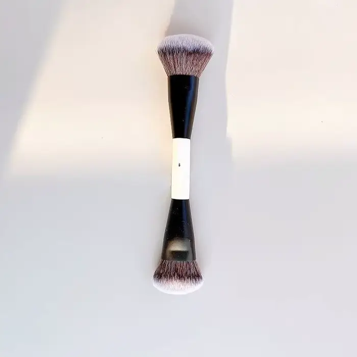 Pinceau de maquillage double embout pour fond de teint F4