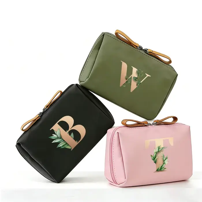 Trousse de maquillage avec 26 lettres