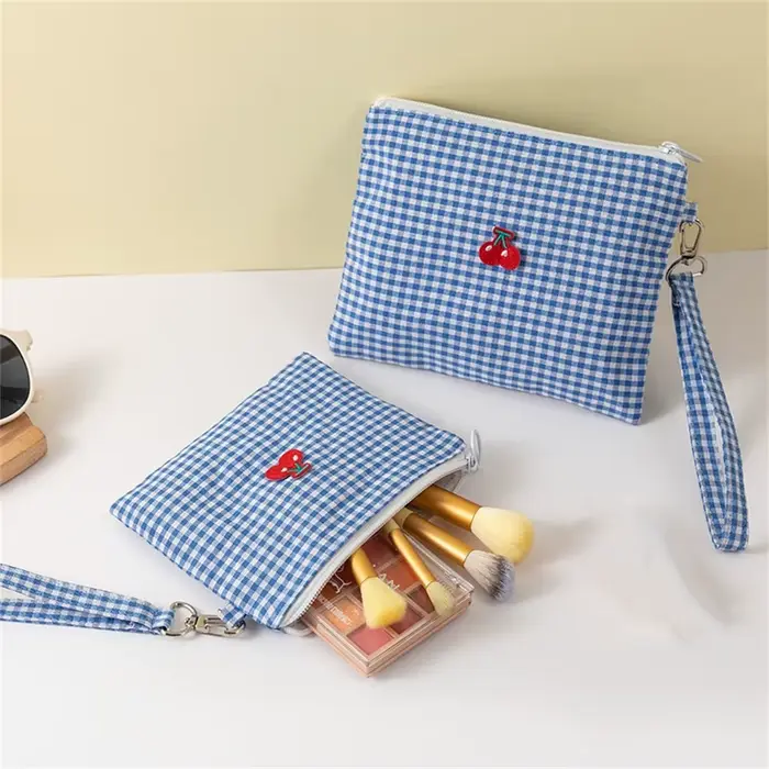 Sac de maquillage en toile cerise