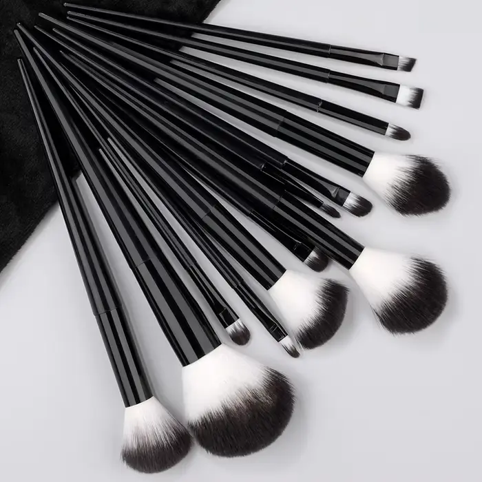 Ensemble de pinceaux de maquillage professionnels, 13 pièces, détails doux, Blush, surligneur, fond