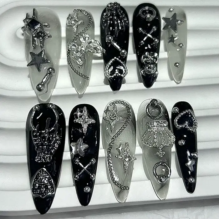 Jirai japonais épices filles presse à la main sur les ongles Y2K noir blanc longue pointe Nail Art 3