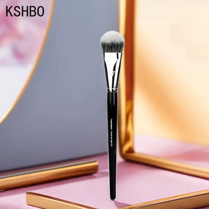 KSHBO – brosse de fond de teint 47