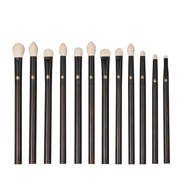 Pinceaux de maquillage professionnels faits à la main