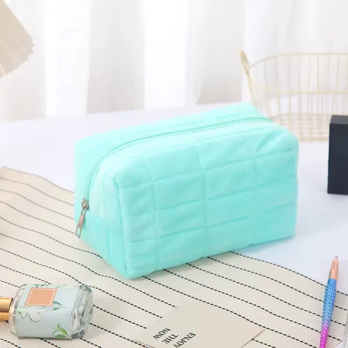 Sac de maquillage en peluche mignon pour femmes, petits sacs à cosmétiques portables de voyage, trou