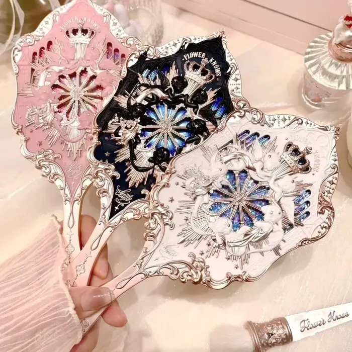 FLOWER KNOWS Collection Little Angel Miroir de poche 3 types Relief exquis Outils de maquillage Rose Noir Blanc Alliage Moulage par injection
