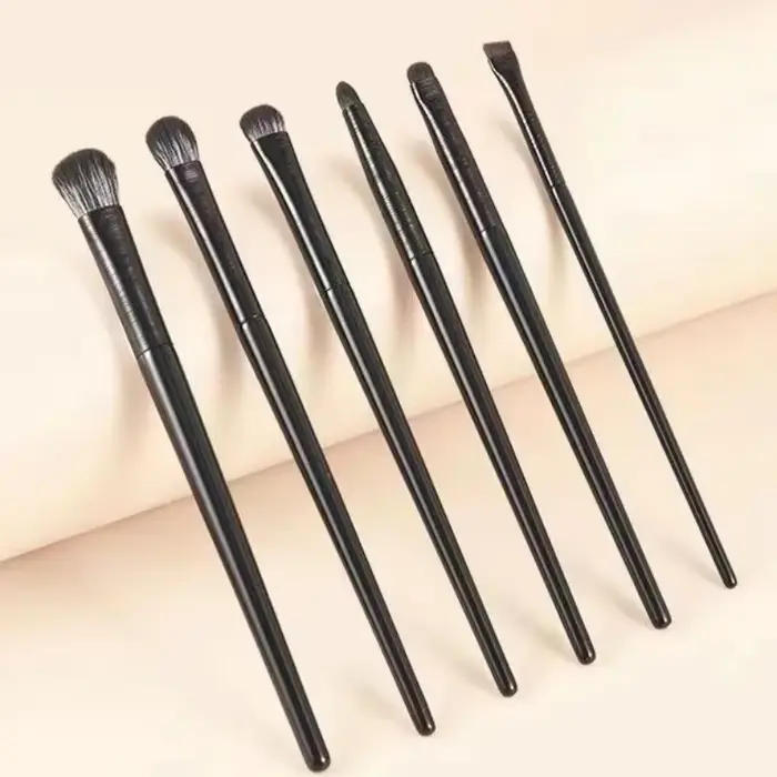 Ensemble de pinceaux de maquillage pour les yeux noirs