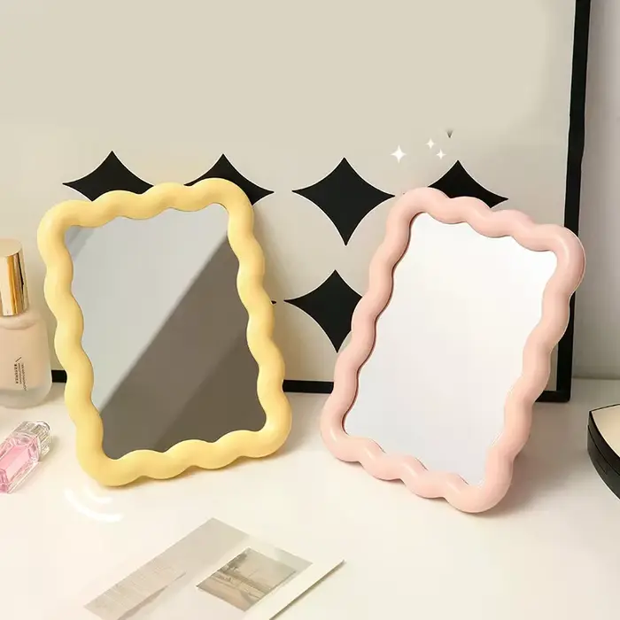 Miroir de maquillage de bureau ondulé