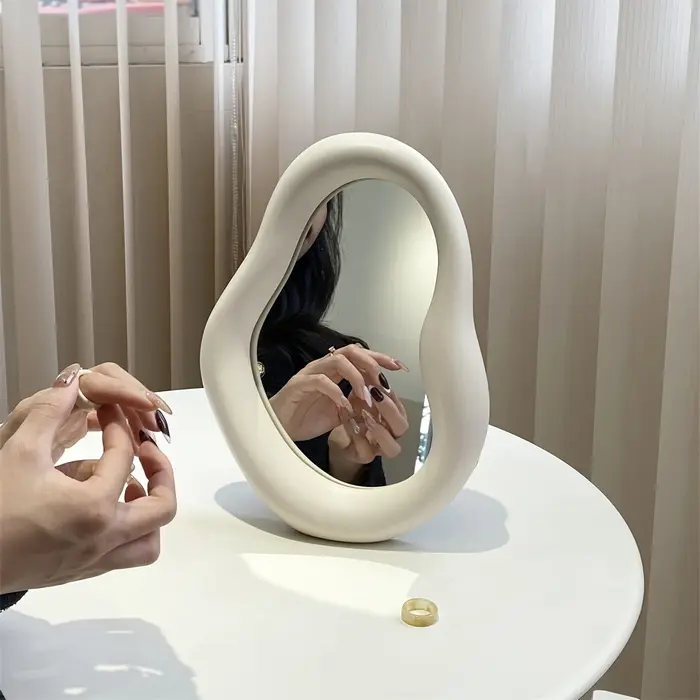 Miroir de maquillage en céramique irrégulier, miroir de vanité de bureau esthétique simple pour la d