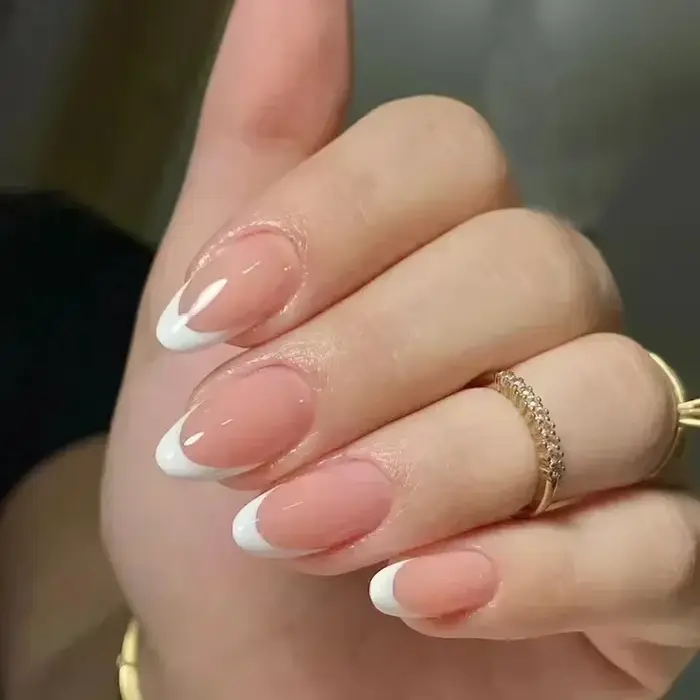 Faux ongles français en amande, avec colle à pression sur bord blanc, Design portable, pointes Stile
