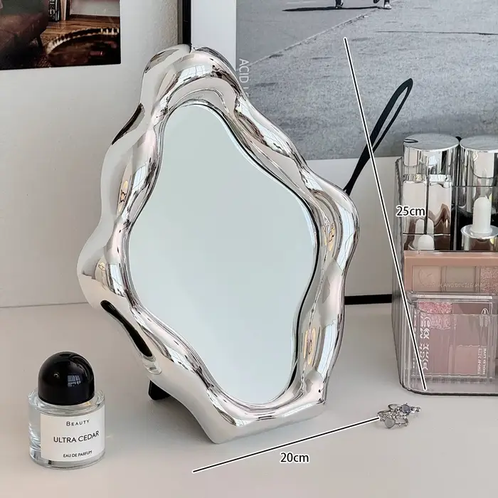 Miroir de maquillage décoratif en argent