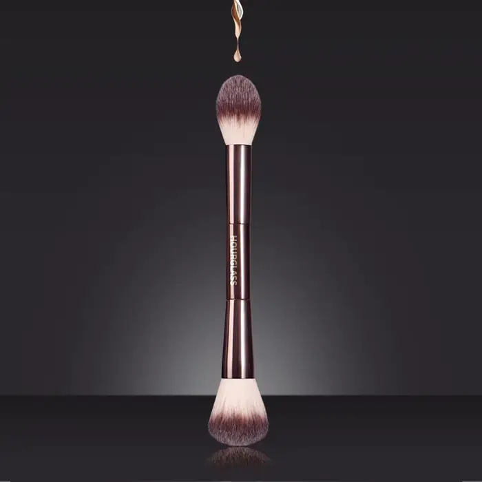 HOURGLASS Pinceau de maquillage professionnel double tête - Kabuki à dessus plat 2 en 1 pour fond de teint liquide