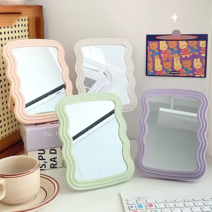 Miroir de maquillage de bureau ondulé pour étudiant