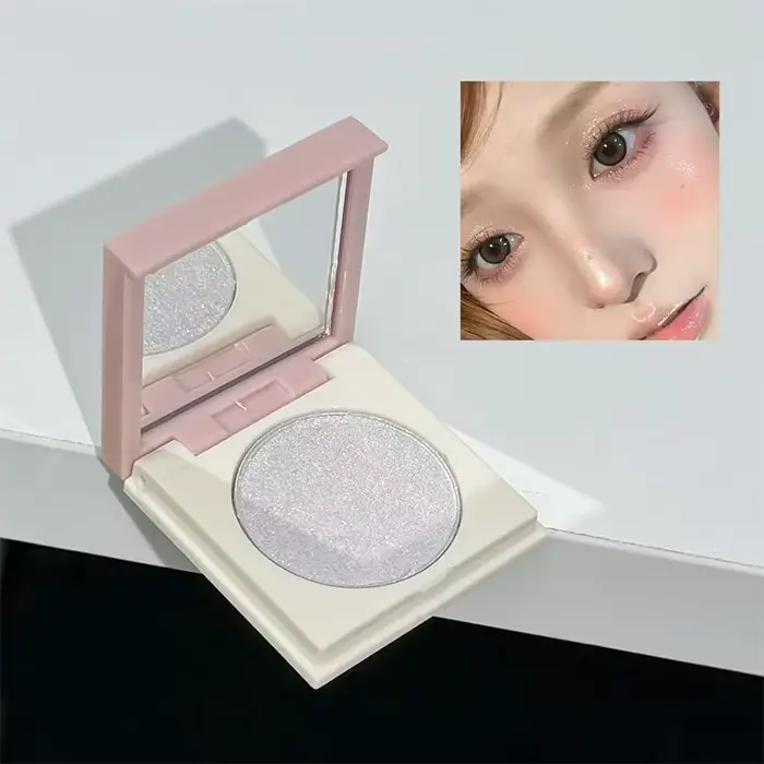 Ensemble de maquillage comprenant 4 gloss à lèvres