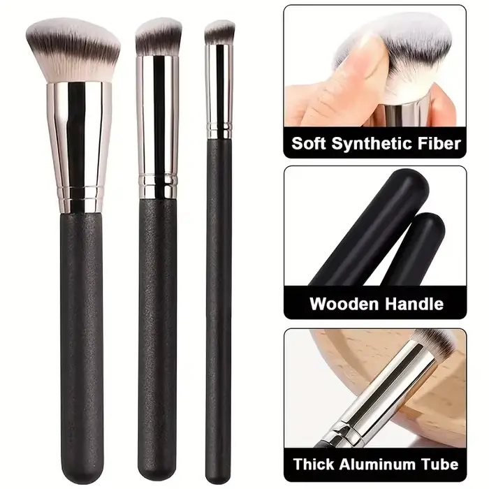 Le set de pinceaux de maquillage en 3 pièces comprend des pinceaux adaptés au fond de teint liquide 