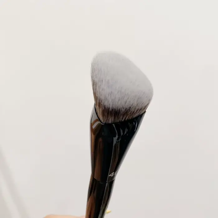 PRO Foundation Brush 40 Pinceau de maquillage synthétique flexible et impeccable noir pour produits crème Liqiuid