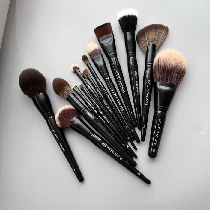 Ensemble de pinceaux de maquillage noirs de luxe de SCOTT, cheveux synthétiques Super doux, poudre p