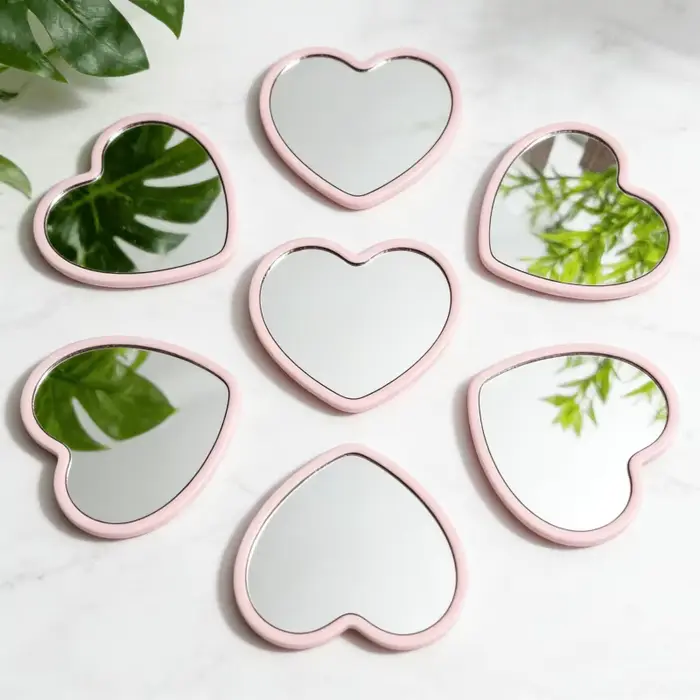 Miroir de voyage mignon en forme de cœur