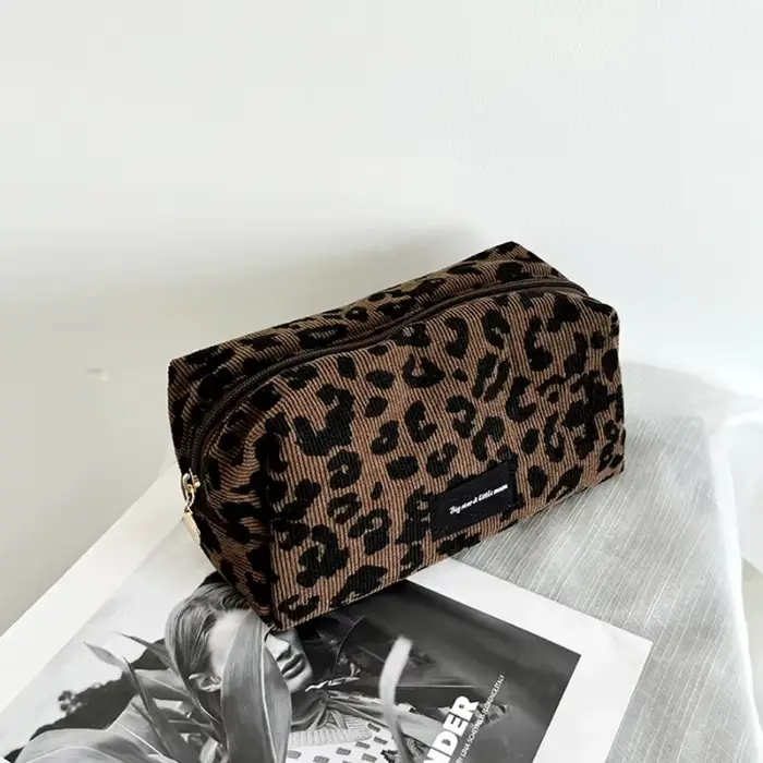 Trousse de maquillage unique à imprimé léopard • Pochette de rangement