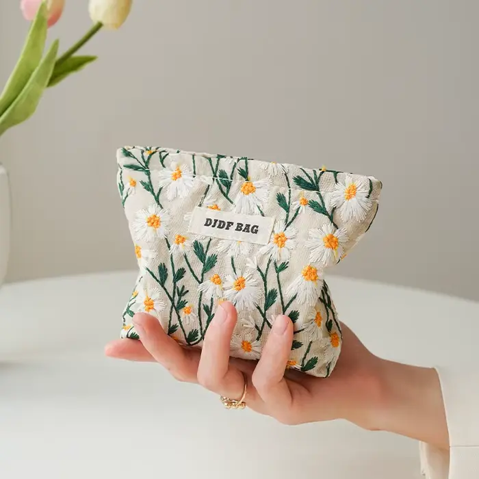 Sac à cosmétiques en peluche jaune pour femmes, trousse de toilette de voyage Portable, sac de range