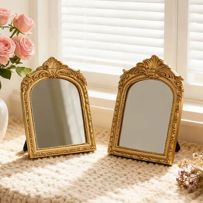Miroir de maquillage arqué élégant avec cadre en résine dorée, miroir de vanité de table pour coiffe