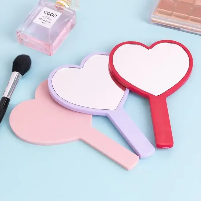 Miroir à poignée en forme de cœur de cerise