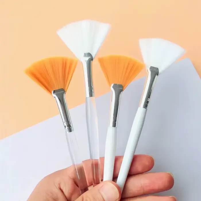 Pinceau éventail pour maquillage
