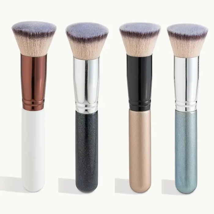 1 pinceau de maquillage avec boîte pour fond de teint